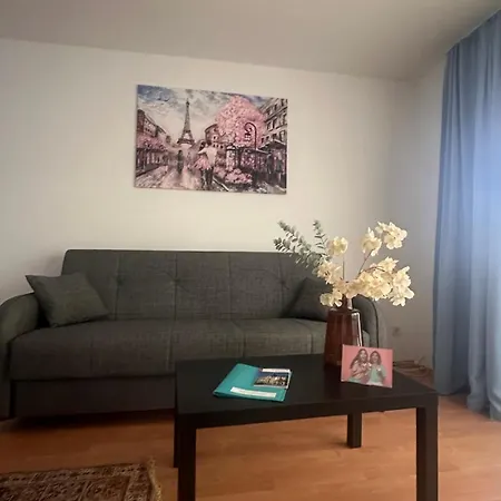 Apartment Sweet 15 *