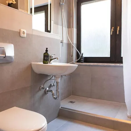 15-zentrales 2-zimmer Apartment-wlan,magenta Tv Und Grosse Balkon Mit Gartenblick Wiesbaden