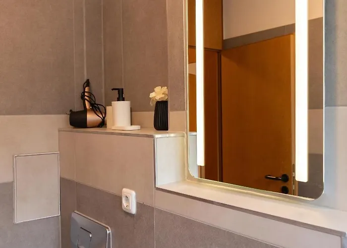 Appartement 15-zentrales 2-zimmer Apartment-wlan,magenta Tv Und Grosse Balkon Mit Gartenblick *